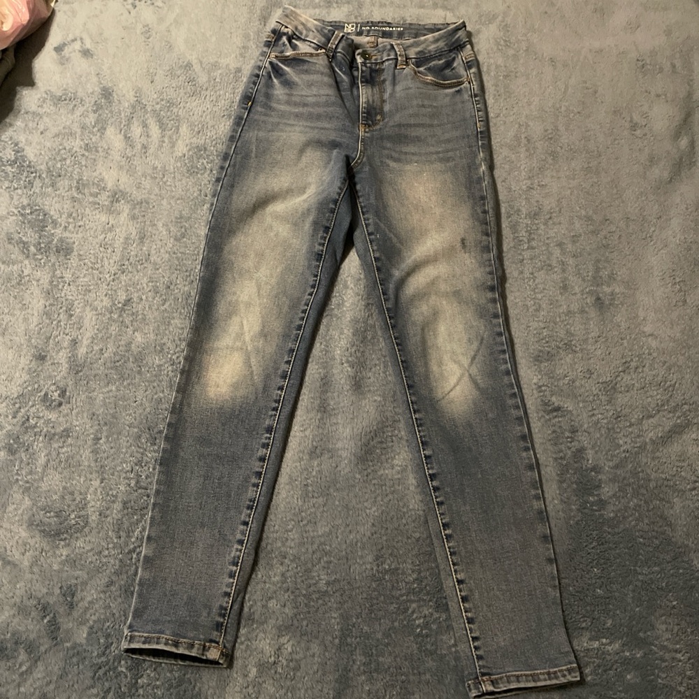 No Boundaries Women's Skinny Jeans in Faded Blue